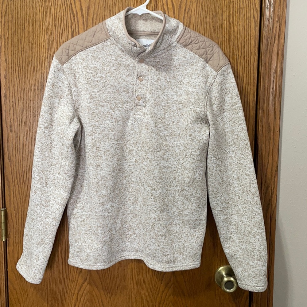 Beige buttoned sweatshirt